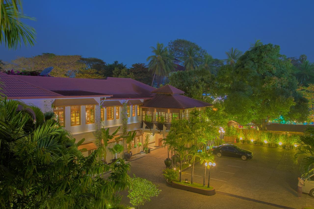 Savoy Hotel Yangon Dış mekan fotoğraf