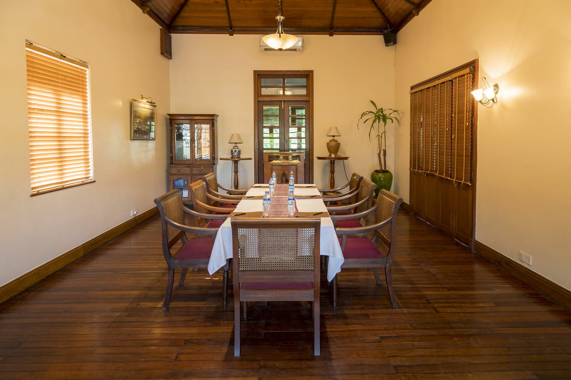 Savoy Hotel Yangon Dış mekan fotoğraf